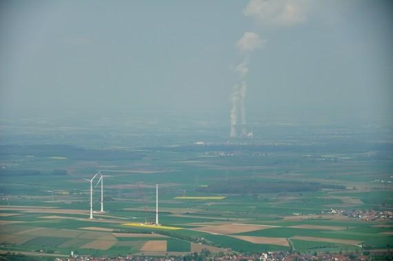 Windpark Brünnstadt | Windkraft ersetzt Atomkraft: Windpark Brünnstadt beim 2015 abgeschalteten AKW Grafenrheinfeld. Der frankische Windpark mit drei 3,2-MW-Anlagen von Senvion ging 2014 in Betrieb. - © Foto: Abo Wind