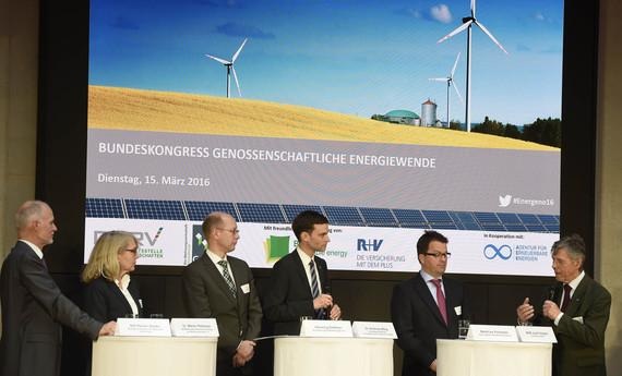 Diskussion zur genossenschaftlichen Energiewende (v.l.): Baake, Petersen, Dettmer, Wieg, Partetzke, Göppel.
