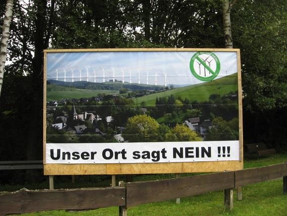 Unser Ort sagt Nein! | Unrealistische Ängste vor der Windkraft: Woher speisen Bürgerinitiativen gegen Windparks ihre Ablehnung – und sind ihre Bedenken ernstzunehmen? - © Martin Lindner