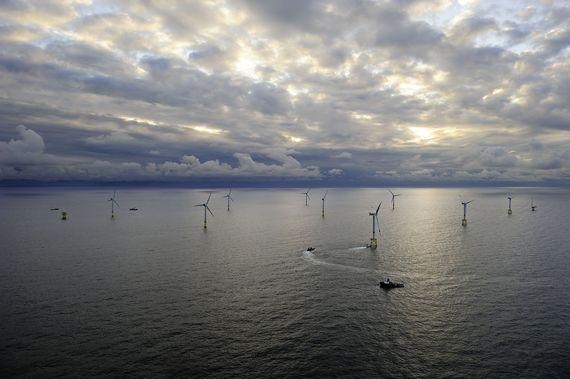 Alpha Ventus Doti | Vom Offshore-Pilotprojekt in der deutschen Nordsee Alpha Ventus mit Senvion- und Adwen-Windturbinen bis zur heutigen ausgereiften Offshore-Windkraft war es ein langer Weg. Doch ihre Reife belegt die Branche auch mit den Halbjahreszahlen des Ausbaus in Deutschland für Januar bis Juni 2017. - © Doti/Matthias Ibeler