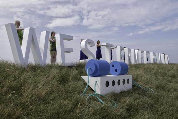 westermeerwind | Eröffnungszeremonie für den niederländischen Nearshore-Windpark, der einem Konsortium aus örtlichen Investoren, Landwirten des Nordoostpolders am IJsselmeer und RWE gehört. - © Westermeerwind