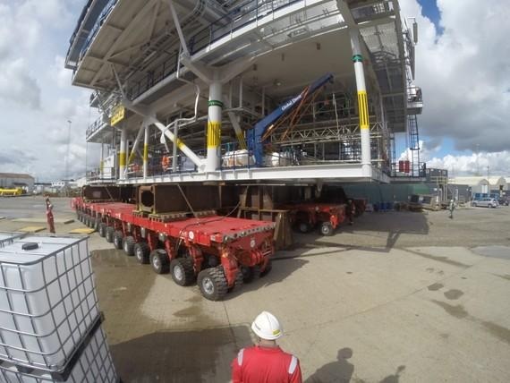 Bligh Bank | Umspannstation für den Offshore-Windpark Bligh Bank vor dem Transport ins Meer, 2016.