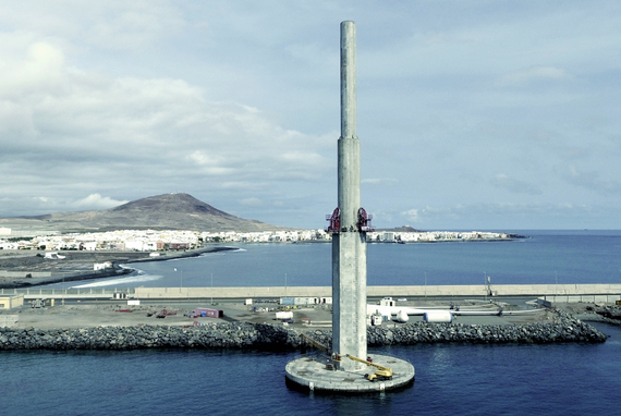 Selbsterrichtendes Fundament für Offshore-Windparks | Selbsterrichtendes Fundament für Offshore-Windparks im Hafen Arinaga der Insel Gran Canaria.