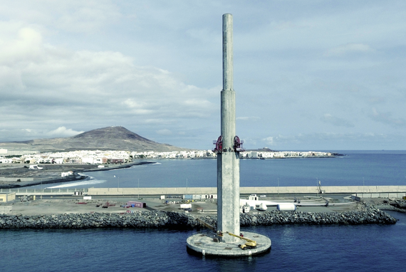Selbsterrichtendes Fundament für Offshore-Windparks | Selbsterrichtendes Fundament für Offshore-Windparks im Hafen Arinaga der Insel Gran Canaria. - © Esteyco