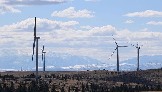 Von BayWa r.e. noch im Projektstadium gekaufter und ans Netz angeschlossener Windpark Big Timber | Von Baywa RE noch im Projektstadium gekaufter und 2017 ans Netz angeschlossener Windpark Big Timber im US-Bundesstaat Montana. Baywa RE verkaufte den 25-Megawatt-Windpark im Herbst 2017 an das Betreiberunternehmen Con Edison Development, nachdem das deutsche Erneuerbare-Energien-Unternehmen einen für sogar 25 Jahre geltenden Stromliefervertrag (international gebräuchlich: PPA) mit dem Energieversorger NorthWestern Energy abgeschlossen hatte. PPA sind in den USA eine übliche Vermarktungsform für Windstrom. - © BayWa r.e.