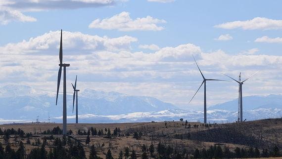 Von BayWa r.e. noch im Projektstadium gekaufter und ans Netz angeschlossener Windpark Big Timber | Von Baywa RE noch im Projektstadium gekaufter und 2017 ans Netz angeschlossener Windpark Big Timber im US-Bundesstaat Montana. Baywa RE verkaufte den 25-Megawatt-Windpark im Herbst 2017 an das Betreiberunternehmen Con Edison Development, nachdem das deutsche Erneuerbare-Energien-Unternehmen einen für sogar 25 Jahre geltenden Stromliefervertrag (international gebräuchlich: PPA) mit dem Energieversorger NorthWestern Energy abgeschlossen hatte. PPA sind in den USA eine übliche Vermarktungsform für Windstrom.