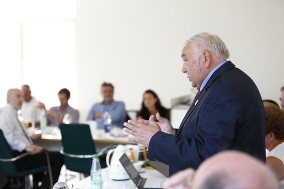 Wilhelm Pieper, Sprecher des LEE Niedersachsen-Bremen, bei der Gründungsversammlung.