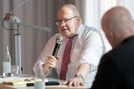 Peter Altmaier | Peter Altmaier, hier 2017 noch als Bundesminister für besondere Aufgaben und Chef des Bundeskanzleramts in der vorangegangenen großen Koalition von CDU/CSU und SPD, inzwischen Bundeswirtschaftsminister - © stephan-roehl.de - flickr (CC BY-SA 2.0)