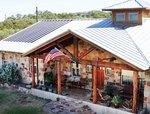 Dachanlage in Texas | Die Photovoltaikanlage auf einem Landhaus in Dripping Springs, Texas leistet sechs Kilowatt. Der Photovoltaikausbau in Texas geht noch sehr schleppend vorwärts. - © Foto: Stedman House/Hill Country Ecopower
