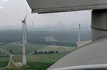 Windpark Hof | Der größte bayerische Windpark, im Jahr 2012 bei Hof errichtet, acht Turbinen der Marke E-82 mit insgesamt 18,4 Megawatt Leistung. Sieben Anlagen verkaufte Projektierer Windreich AG jetzt an Schweizer Stadtwerke. - © Foto: Windreich AG