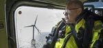 Unmittelbar nach seinem Amtsantritt war Bundesumweltminister Peter Altmaier zur Nordsee geflogen, um den Windpark Alpha Ventus zu inspizieren. Nun steigen immer mehr Investoren aus der teuren Technologie aus. - © BMU