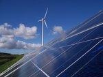 Wind und Sonne werden die tragenden Säulen der Vollversorgung mit erneuerbaren Energien in Deutschland . - © Sharp Solar