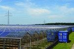 Gewächshäuser mit Solarmodulen | Die neuartigen Solarmodule passen genau in die Rahmen der Dachfenster eines Gewächshauses vom Bautyp Venlo. - © Foto: Siemens/Phyto-Solar