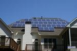 Dachanlage residential USA | Die Branche befürchtet, dass durch die Strafzölle die Preise für Solaranlagen steigen und damit der Zubau sinkt. Das schlägt dann auf die Beschäftigungssituation bei den Installations- und Plaungsunternehmen durch. - © Solar Energy USA
