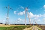 Windpark Uetersen - Aufbau I - BWE | Zwar wurden 2010 weltweit Windanlagen mit einer Gesamtkapazität von 35,8 GW gebaut. Erstmals seit 20 Jahren war der Zuwachs jedoch geringer als im Jahr zuvor: um gut 7 %. - © Foto: BWE