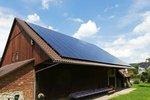 Solaranlage Scheune | Alle Solarstromanlagen, die seit 2009 neu gebaut wurden, müssen spätestens zum Jahreswechsel am Einspeisemanagement teilnehmen. - © Foto: Solarwatt