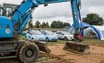 Spatenstich Großsspeicher Schwerin | Der Bau des Großspeichers in Schwerin hat begonnen. In sechs Monaten soll eine Halle stehen, in der die Technik installiert wird. Dafür und für einen Testbetrieb haben die Wemag und Younicos noch weitere sechs Monate eingeplant. Im September 2014 wird der Speicher regulär ans Netz gehen.