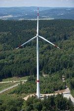 Windpark Harzkopf 2013 | Wie auch der PNW-Windpark befindet sich der Windpark Harzkopf in Hessen im Wald: An Waldstandorten produzieren dort allerdings meist Turbinen mit besonders großen Nabenhöhen und Rotorflächen. - © Nordex SE