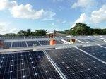 Installation Solarpark Monte Plata Dominikanische Republik | Installers are working hard in the heat of the Caribbean summer to complete the first half of the Dominican Republic's first solar plant.