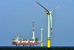 Trianel Windpark Borkum | 40 von 80 vorgesehenen Windenergieanlagen stehen: Im Trianel Windpark Borkum, 45 Kilometer vor der ostfriesischen Nordseeinsel Borkum, sind die ersten 40 Anlagen vom Typ Areva M5000 mit 116 Meter Rotordurchmesser errichtet.