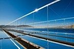 Fresnellinse CSP Spanien | CSP-Kraftwerke werden meist in trockenen Regionen der Erde gebaut, verbrauchen aber viel Wasser. Dieses Dilemma soll jetzt aufgelöst werden. - © Novatec Solar