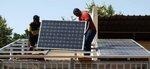 Burkina Faso Inselanlage Installation | In Burkina Faso steht jetzt ein großes Solarkraftwerk auf der Projektliste. Die kleinen Inselanlagen werden die Markt in ganz Afrika in den kommenden Jahren nicht beherrschen. - © Juwi