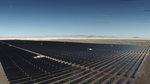 Solarkraftwerk Macho Springs USA | In den USA sind Solarparks mit einer Gesamtleistung von gut 30 Gigawatt installiert. Für dieses Jahr rechnen Analysten mit einem Zubau von sech Gigawatt. Immerhin haben die Projektierer bereits Stromlieferverträge für eine Leistung von fast 17 Gigawatt abgeschlossen. Davon befinden sich Anlagen mit einer Leistung von 2,3 Gigawatt schon im Aufbau.