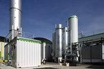 _biogasmonitoring | Biomethan: Kann deutlich mehr werden, wenn die Rahmenbedingungen stimmen, sagt der Monitoringbericht der Netzagentur und die Verbände. Im Bild die Biogasaufbereitung von Schmack Biogas in Pliening. - © Foto: Schmack Biogas