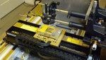Laserprozess | Der Laser steht noch nicht lange im Labor in Rochester. Mit einer Wellenlänge von 1.064 Nanamotern arbeitet er im ultravioletten Bereich. Die Forscher nutzen ihn sowohl zur Dotierung als auch zur Kontaktierung der Rückseite. Er ist Teil des Niedertemperaturprozesses zur Herstellung von Solarzellen.