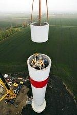 Repower - Installation Windpark Clauen | Bilanz des ersten Halbjahrs 2011 in Deutschland: An Land sind 356 Windräder (793 MW) neu installiert worden, auf hoher See dagegen nur fünf (25 MW).