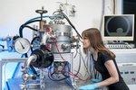 Silizium Polykristallin, Herstellung, Forschung | Forscher des Fraunhofer-Instituts für integrierte Systeme und Bautechnologie (IISB) sind auf der Suche nach Verunreinigungen. Für die Herstellung von polykristallinem Silizium haben sie schon heruasgefunden, aus welchem Material der Schmelztiegel bestehen sollte.
