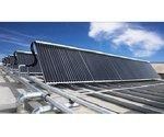 Röhren Kollenktoren Solarthermie | Die Solarthermie kann ihre Stärken ausspielen, wenn der Erzeugung eine Abnahme der Wärme gegenübersteht. Dies funktioniert bei der Bereitstellung von Prozesswärme genauso wie in Nahwärmesystemen.