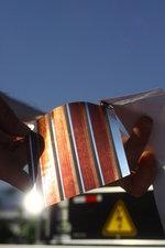 Gedruckte Solarzellen | Einfach mit Druckknöpfen verbinden und schon fließt Strom