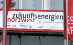 Zukunftsenergien Nordwest | Die Job- und Bildungsmesse Zukunftsenergien Nordwest in Oldenburg ist schon in ihrem zweiten Jahr 2011 zur zentralen Börse Stellensuchender und der Personaler der deutschen Erneuerbarenbranche geworden - hier mit damaligen Sponsoren.&nbsp; - © zukunftsenergien nordwest