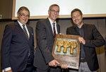 Die Umweltpreis-Sieger mit Robert Habeck. - © Foto: Stadtwerke Niebüll