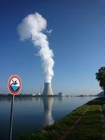 Landshut - Atomkraftwerk Isar, Kühlturmwolke.