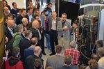 Wärmepumpe Solaranlage Kombination Mac Sheep Präsentation | Die beiden Projektverantwortlichen Igor Mojic (rechts) und Michael Haller (links) präsentieren ihre effiziente Kompatklösung.