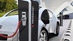 Elektroauto Ladesäule Elektromobilität | Einheitliche Standards für Ladesäulen können allenfalls ein Anfang sein. Ein Gesamtkonzept muss her. Auch die Autoindustrie muss bei der Energiewende im Verkehrssektor stärker in die Pflicht genommen werden.