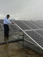 IBM Bangalore Solaranlage | Auf dem Dach des Softwarelabors von IBM in Bangalore: Die Solaranlage liefert sauberen Strom für die Serveranlage.