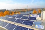 millionste Solarstromanlage | Die millionste Solarstromanlage steht auf dem Dach des Instituts für Forschung und Entwicklung von Sportgeräten (FES) in Berlin. Der Ausbau der Photovoltaik führt immer wieder zur inzwischen überholten Diskussion über die Kosten für den Verbraucher.