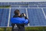 Wärmebild Solarpark Monteur | In der nächsten Stufe ihres Projekts wollen die Partner Maßnahmen entwickeln, wie Fehler und damit das Risiko einer Investition in eine Solaranlage vermieden werden können.