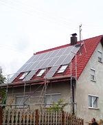 Dachanlage Einfamilienhaus Aufbau | Einfamilienhaus: Mit der Solaranlage im grünen Schwarmstrom mitschwimmen - ein neues Konzept des Hamburger Ökostromanbieters Lichtblick. - © Foto: RIG Solar