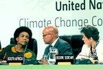 Durban | Die Präsidentin der 17. UN-Klimakonferenz, Südafrikas Außenministerin Maite Nkoana-Mashabane, neben dem südafrikanischen Präsidenten, Jacob Zuma, und die Leiterin des UN-Klimasekretariats, Christina Figueres bei der Eröffnung des Gipfels im südafrikanischen Durban.
