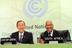 Durban | Der südafrikanische Präsident, Jacob Zuma, neben dem UN-Generalsekretär, Ban Ki Moon, bei der UN-Klimakonferenz in Durban. - © Foto: Cop17