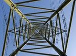 Stromnetz Mast | Große Stromrtassen nach Südeuropa rechenen sich nur, wenn die Energiewende konsequent weitergeführt wird. Sie ersetzen aber nicht den Bau variabler Erzeugungstechnologien in allen Regionen Europas. - © Swissgrid