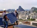Brasilien Rio de Janeiro Dachanlage Installation | Bisher fristet die Soalrenergie in Brasilien noch einSchattendasein. Das wird sich aber in den kommenden Jahren grundsätzlich ändern. - © Photovoltaik-Institut Berlin