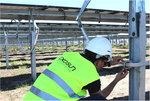 Tracker Installation | Die Kosten für Solarparks sinken in den kommenden fünf Jahren weiter. - © Exosun