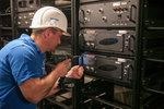 Akkuinstallation Großspeicher | Immer mehr große Speicher haben die Aufgabe, das Mittelspannungsnetz stabil zu halten. Der VDE definiert deshalb konkrete Anlschussbedingungen.