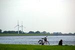 Weser | EWE Energie verfügt inzwischen über rund 150 regenerative Energieerzeugungsanlagen im Nordwesten. - © Foto: Matthias Bucks | pixelio.de