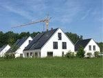 Effizienzhaus Siedlung Augsburg | Die Effizienzhaus-Plaus-Siedlung in Augsburg ist eingeweiht. Die neuen Bewohner können einziehen.